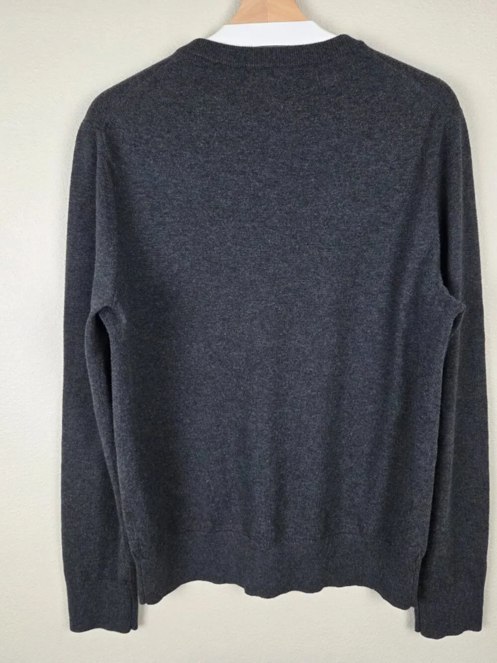 Banana Republic Sweater Mens Size M Charcoal Gray Premium Luxe Yarn V-Neck